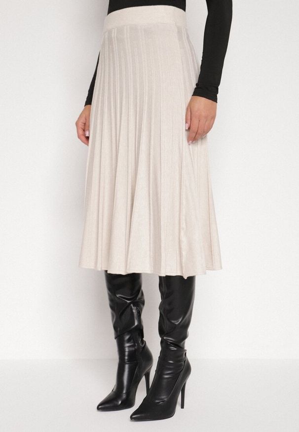 Born2be - Beżowa Rozkloszowana Plisowana Spódnica Dzianinowa Tussana. Okazja: na co dzień. Stan: podwyższony. Kolor: beżowy. Materiał: dzianina. Styl: casual