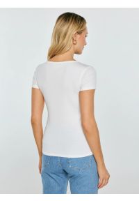Big-Star - Koszulka damska slim w prążek biała Minsa 100. Kolor: biały. Materiał: prążkowany, dzianina, skóra. Wzór: prążki. Styl: klasyczny #5
