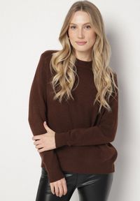 Born2be - Brązowy Klasyczny Sweter z Wełną Mailira. Okazja: do pracy, na co dzień. Kolor: brązowy. Materiał: wełna. Styl: klasyczny #7