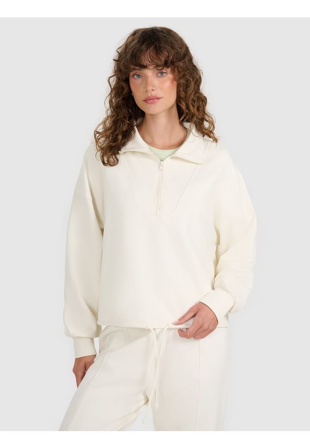 4f - 4F Bluza dresowa nierozpinana bez kaptura damska - beżowa XS. Okazja: na co dzień. Typ kołnierza: bez kaptura. Kolor: beżowy. Materiał: dresówka. Wzór: gładki, ze splotem. Styl: klasyczny, sportowy, casual. Sport: fitness