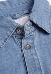 Born2be - Niebieska Jeansowa Koszula Oversize z Bawełną Dinilena. Okazja: na spacer, na co dzień, do pracy. Kolor: niebieski. Materiał: bawełna, jeans. Długość: długie. Styl: casual, elegancki #7