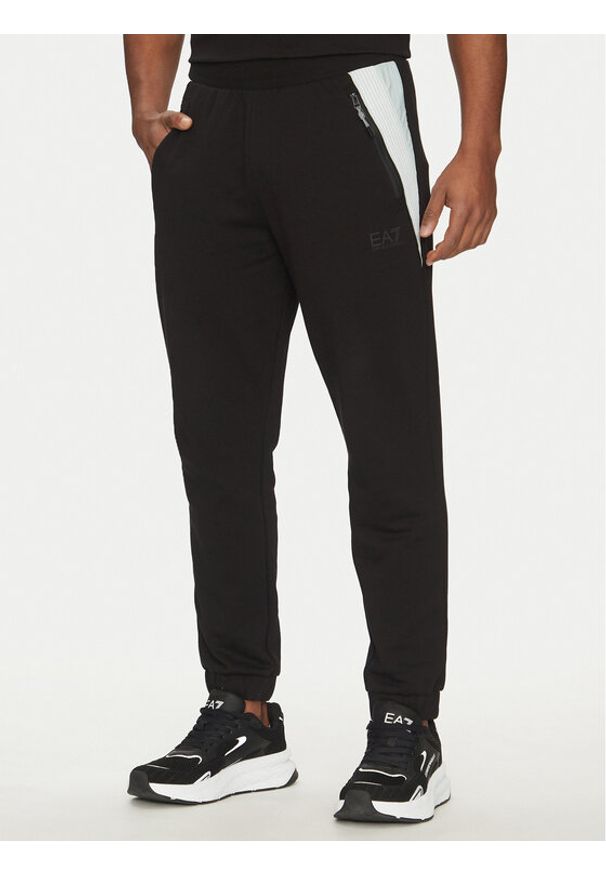EA7 Emporio Armani Spodnie dresowe 7M000274 AF12451 UC001 Czarny Regular Fit. Kolor: czarny. Materiał: bawełna