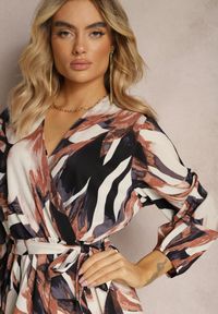 Renee - Brązowo-Zielona Rozkloszowana Sukienka Maxi z Gumką w Pasie Montaga. Typ kołnierza: dekolt kopertowy. Kolor: brązowy. Materiał: tkanina, materiał. Wzór: aplikacja, nadruk. Typ sukienki: kopertowe. Długość: maxi
