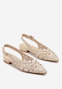 Renee - Beżowe Sandały Slingback z Szydełkową Cholewką z Metalicznymi Przeszyciami Frolette. Okazja: na co dzień. Zapięcie: pasek. Kolor: beżowy. Materiał: jeans. Obcas: na obcasie. Styl: casual, elegancki. Wysokość obcasa: niski