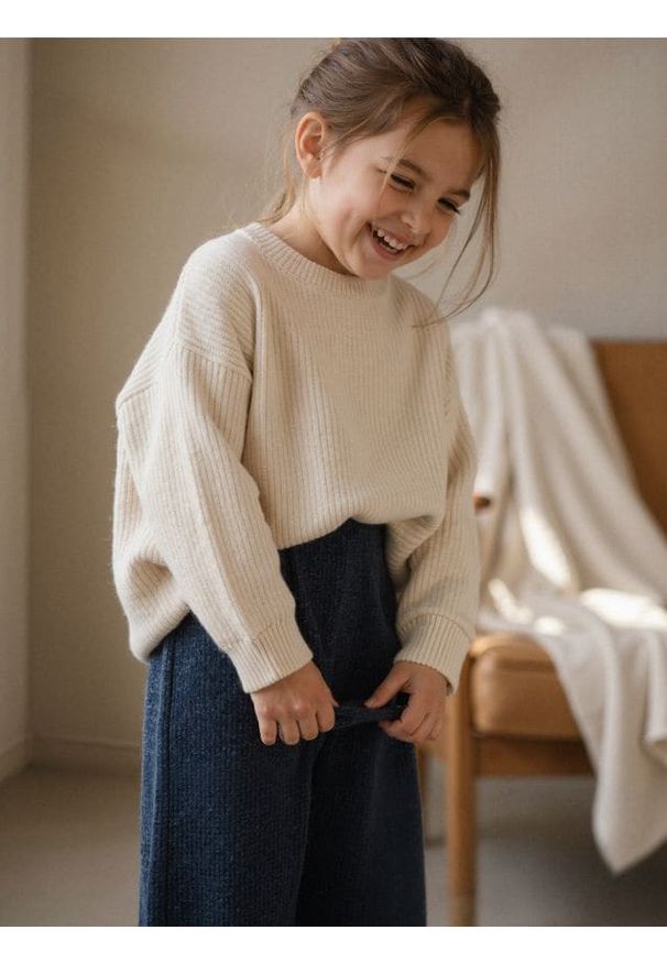 Sinsay - Jeansy wide leg z gumką w pasie - granatowy. Kolor: niebieski