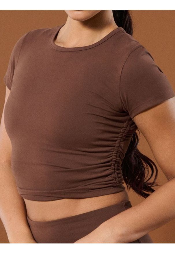 Sinsay - Sportowe crop top - brązowy. Kolor: brązowy. Styl: sportowy