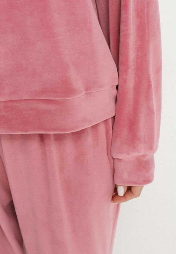 Born2be - Różowy Welurowy Komplet Dresowy Bluza i Spodnie Typu Jogger Lisilwena. Kolor: różowy. Materiał: welur, dresówka. Sport: turystyka piesza
