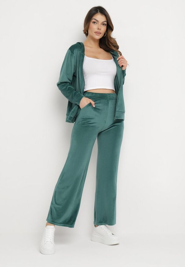 Born2be - Ciemnozielony Welurowy Komplet Dresowy Bluza z Kapturem i Szerokie Spodnie Atiferi. Kolor: zielony. Materiał: dresówka, welur