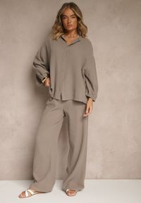 Renee - Ciemnobeżowy Bawełniany Komplet Muślinowy Oversize z Koszulą i Szerokimi Spodniami Ziorina. Kolor: beżowy. Materiał: bawełna. Wzór: aplikacja #4