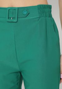 Born2be - Zielone Szerokie Spodnie Paper Bag z Paskiem i Kieszeniami Wrenika. Kolor: zielony. Materiał: materiał