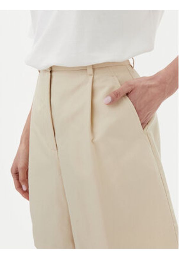 Weekend Max Mara Bermudy Ecuba 2515141032 Écru Regular Fit. Materiał: bawełna