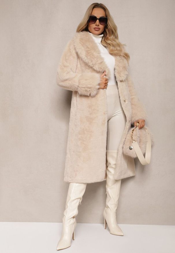 Renee - Beżowy Futrzany Płaszcz z Wiązanym Paskiem Ozdobnym Kołnierzem i Mankietami Viaressa. Okazja: na co dzień. Kolor: beżowy. Materiał: futro. Długość rękawa: długi rękaw. Długość: długie. Styl: casual, rockowy, elegancki