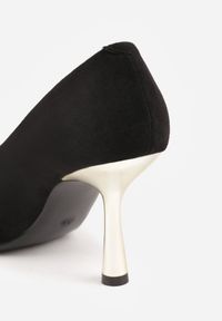Renee - Czarne Szpilki VICES ze Skórzaną Wkładką na Obcasie z Metalicznym Połyskiem Dorea. Nosek buta: szpiczasty. Kolor: czarny. Materiał: skóra. Obcas: na obcasie. Styl: elegancki. Wysokość obcasa: średni #9