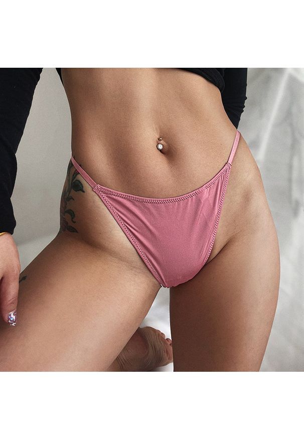 Intica - Stringi z łańcuszkiem elegancka bielizna na specjalne okazje Kataleya. Kolor: czerwony. Materiał: tkanina