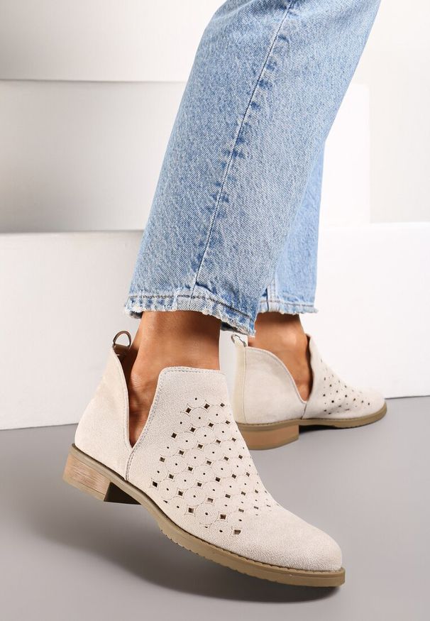 Born2be - Beżowe Ażurowe Botki Sztyblety z Ozdobnym Rozcięciem Aleraa. Okazja: na co dzień. Kolor: beżowy. Materiał: jeans, materiał. Wzór: ażurowy. Sezon: wiosna, lato. Obcas: na obcasie. Styl: casual, elegancki, klasyczny. Wysokość obcasa: niski, średni