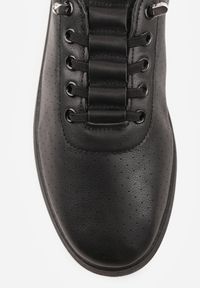 Born2be - Czarne Wsuwane Tenisówki z Perforacją i Podeszwą z Bieżnikiem Illanya. Okazja: na co dzień. Zapięcie: bez zapięcia. Kolor: czarny. Materiał: jeans. Szerokość cholewki: normalna. Styl: casual, klasyczny #4