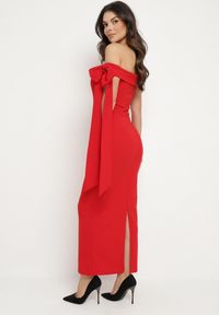 Born2be - Czerwona Koktajlowa Taliowana Sukienka Ozdobiona Kokardą Emallle. Typ kołnierza: kokarda. Kolor: czerwony. Wzór: aplikacja. Typ sukienki: dopasowane. Styl: wizytowy #4