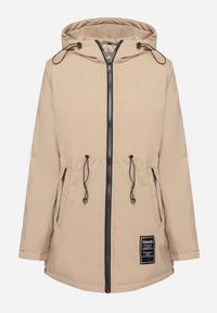 Born2be - Ciemnobeżowa Kurtka Parka z Kapturem i Kieszeniami Ściągana w Pasie Omeina. Okazja: na co dzień. Typ kołnierza: kaptur. Kolor: beżowy. Materiał: jeans. Styl: casual, elegancki #5
