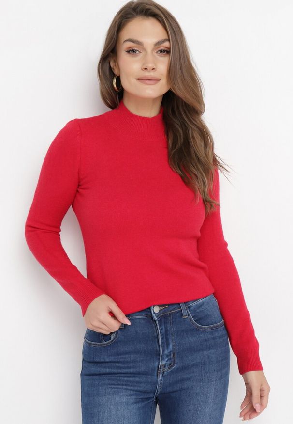 Born2be - Bordowy Golf z Miękkiej Dzianiny Agotona. Typ kołnierza: golf. Kolor: czerwony. Materiał: dzianina. Długość rękawa: długi rękaw. Długość: długie. Sezon: zima, jesień. Styl: klasyczny