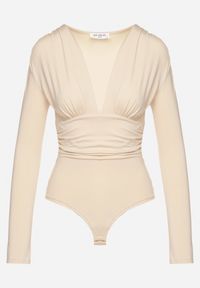 Born2be - Beżowe Body z Głębokim Dekoltem i Marszczeniem w Talii Ilabra. Kolor: beżowy. Materiał: tkanina #5