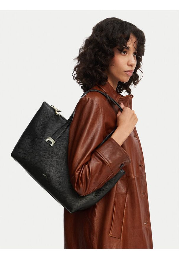 Furla Torebka Olivia M WB01977 HSF000 CN O6000 Czarny. Kolor: czarny. Materiał: skórzane