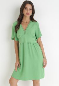 Born2be - Zielona Rozkloszowana Sukienka Mini z Koronkowymi Wstawkami Setaya. Kolor: zielony. Materiał: koronka. Typ sukienki: rozkloszowane. Styl: boho. Długość: mini