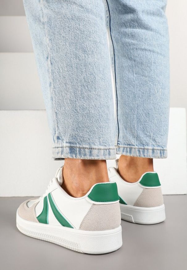 Born2be - Biało-Zielone Sneakersy w Stylu Kultowych Tenisówek Setionis. Okazja: na co dzień. Nosek buta: okrągły. Kolor: biały. Materiał: jeans. Wzór: gładki. Obcas: na płaskiej podeszwie