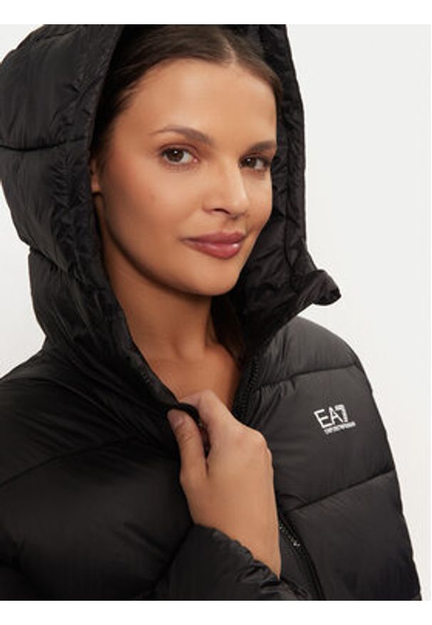 EA7 Emporio Armani Kurtka zimowa 6DTB17 TNGPZ 0210 Czarny Relaxed Fit. Kolor: czarny. Materiał: syntetyk. Sezon: zima