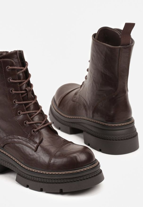 Born2be - Brązowe Botki Workery na Podeszwie z Tłoczeniami Temishe. Kolor: brązowy. Materiał: jeans, skóra. Szerokość cholewki: normalna. Styl: klasyczny