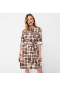 Mohito - Koszulowa sukienka mini w kratę - Różowy. Kolor: różowy. Typ sukienki: koszulowe. Długość: mini