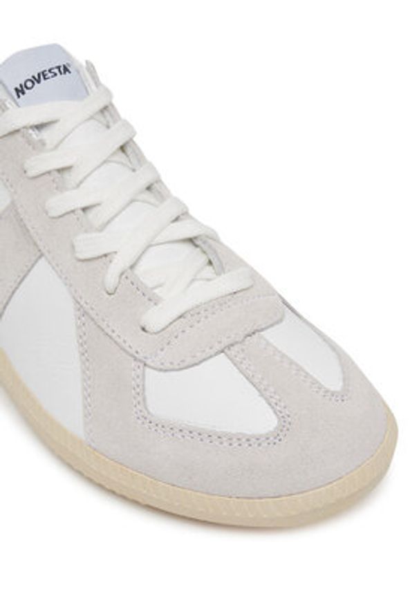 Novesta Sneakersy German Army Trainer N954007-10Y01Y106 Biały. Kolor: biały. Materiał: skóra