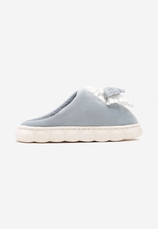 Born2be - Szare Kapcie Vices na Tłoczonej Podeszwie Zdobione Podwójną Kokardą Martinnia. Okazja: na co dzień. Kolor: szary. Materiał: jeans. Wzór: aplikacja. Obcas: na obcasie. Styl: klasyczny, casual. Wysokość obcasa: niski