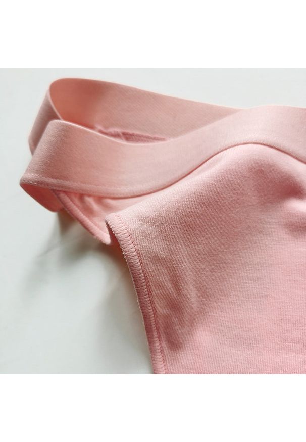 Intica - Stringi damskie w kształcie litery V do dopasowanych ubrań Dagnija. Kolor: różowy. Materiał: materiał