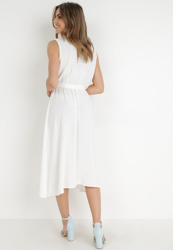 Born2be - Biała Sukienka z Paskiem Kydasia. Okazja: na co dzień. Kolor: biały. Materiał: materiał. Długość rękawa: bez rękawów. Styl: casual. Długość: midi