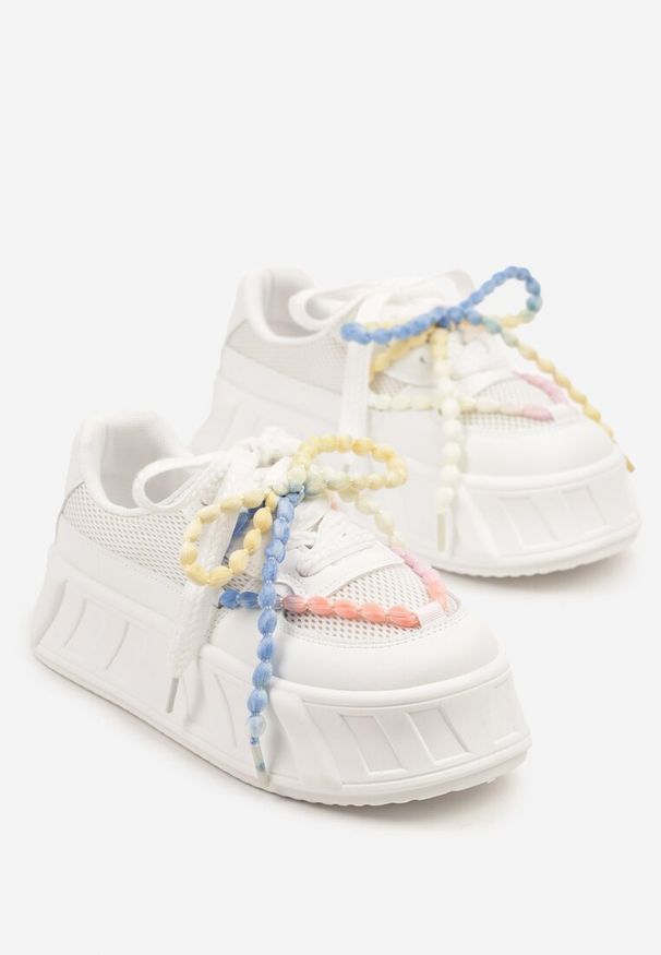 Born2be - Białe Sneakersy na Grubej Podeszwie z Ozdobnymi Sznurówkami Ardisse. Okazja: na imprezę, na co dzień. Kolor: biały. Materiał: jeans. Wzór: aplikacja