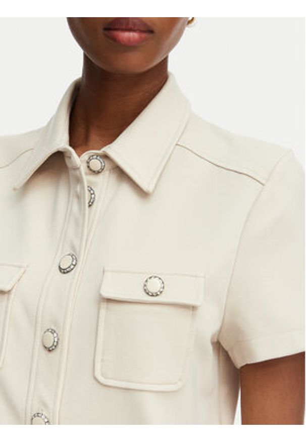 Guess Koszula W6RH83 KCMU2 Beżowy Regular Fit. Kolor: beżowy. Materiał: syntetyk
