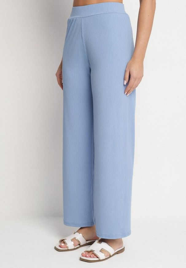 Born2be - Niebieskie Prążkowane Spodnie Szerokie z Gumką w Pasie Drasia. Kolor: niebieski. Materiał: prążkowany