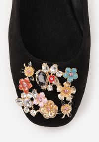 Born2be - Czarne Czółenka Vices z Odkrytą Piętą Ozdobione Cyrkoniami ze Skórzaną Władką Eklevia. Zapięcie: pasek. Kolor: czarny. Materiał: skóra. Wzór: aplikacja. Obcas: na obcasie. Styl: elegancki. Wysokość obcasa: średni #6