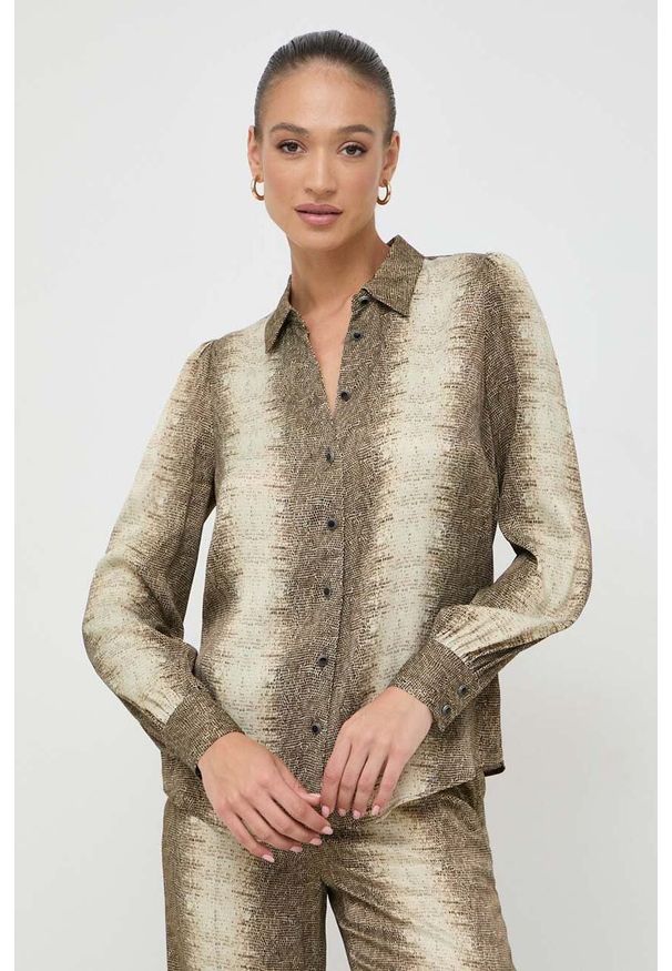 TwinSet - Twinset koszula damska kolor zielony regular z kołnierzykiem klasycznym. Typ kołnierza: kołnierzyk klasyczny. Kolor: zielony. Materiał: tkanina, satyna, materiał. Wzór: ze splotem. Styl: klasyczny