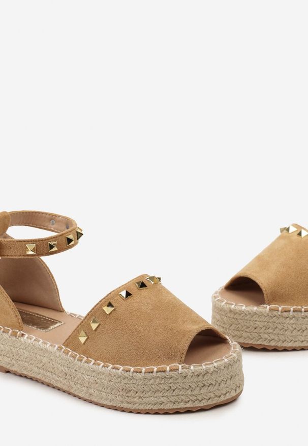 Born2be - Brązowe Sandały Espadryle Peep Toe na Plecionej Platofrmie Ravellia. Nosek buta: otwarty. Kolor: beżowy. Obcas: na platformie