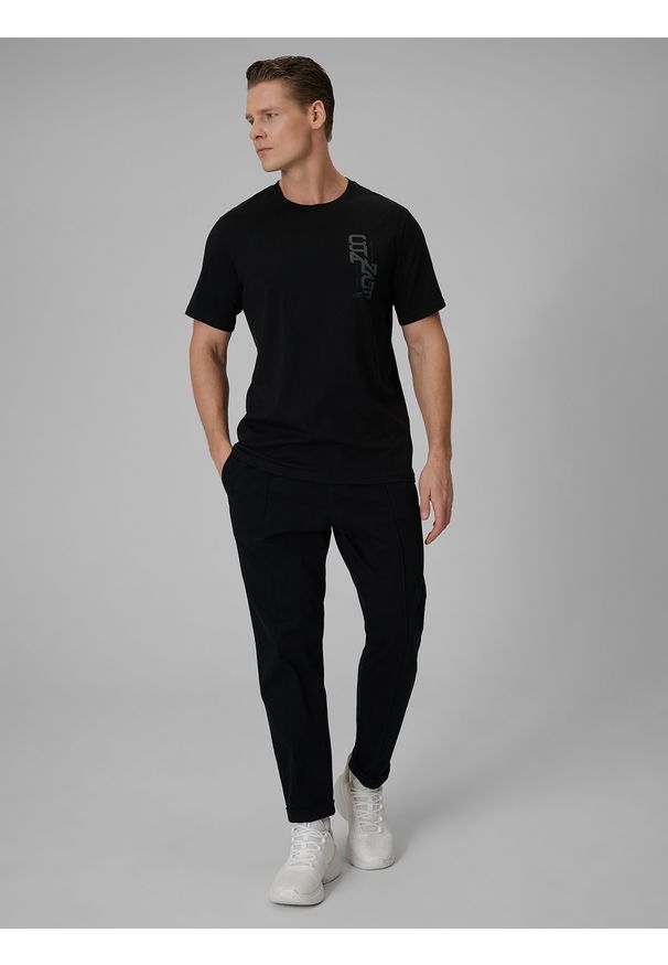 4f - 4F T-shirt regular z nadrukiem męski - czarny S. Okazja: na spacer, na co dzień. Kolor: czarny. Materiał: bawełna, dzianina. Wzór: nadruk. Styl: casual