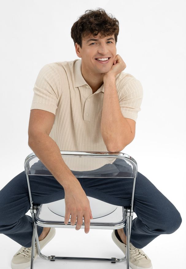 Volcano - Koszulka polo z dzianiny O-DRUMI. Okazja: na co dzień. Typ kołnierza: polo. Materiał: dzianina. Wzór: gładki, prążki, ze splotem. Sezon: lato. Styl: casual, elegancki, klasyczny