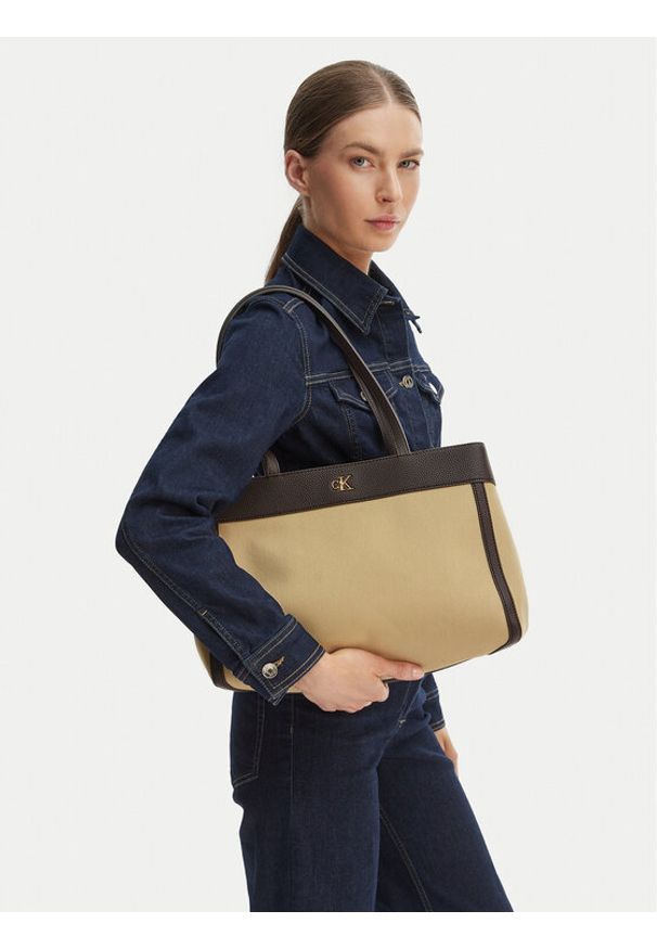 Calvin Klein Torebka Ck Canvas Medium Tote LV04F3503G Beżowy. Kolor: beżowy