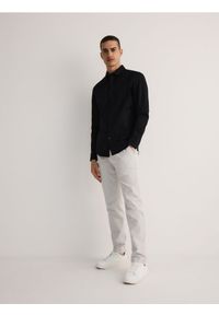Reserved - Koszula slim fit - czarny. Kolor: czarny. Materiał: tkanina, bawełna