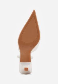 Born2be - Białe Lakierowane Szpilki z Elastycznym Paskiem na Piętę Balzorwyn. Okazja: na randkę, do pracy, na wesele, na spotkanie biznesowe, na ślub cywilny. Nosek buta: szpiczasty. Zapięcie: pasek. Kolor: biały. Materiał: lakier. Obcas: na szpilce. Styl: elegancki, biznesowy, klasyczny. Wysokość obcasa: średni #7