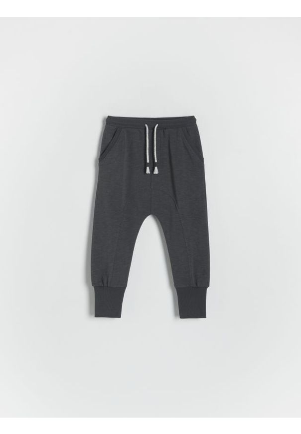 Reserved - Bawełniane spodnie - ciemnoszary. Kolor: szary. Materiał: bawełna