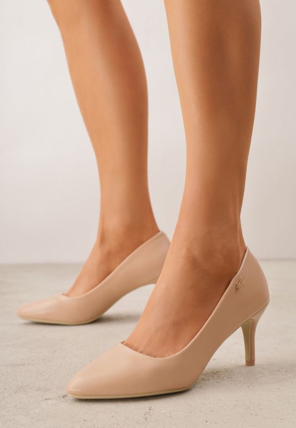 Born2be - Beżowe Czółenka na Szpilce Dimea. Okazja: na co dzień. Kolor: beżowy. Materiał: jeans. Wzór: aplikacja. Obcas: na szpilce. Styl: casual, elegancki