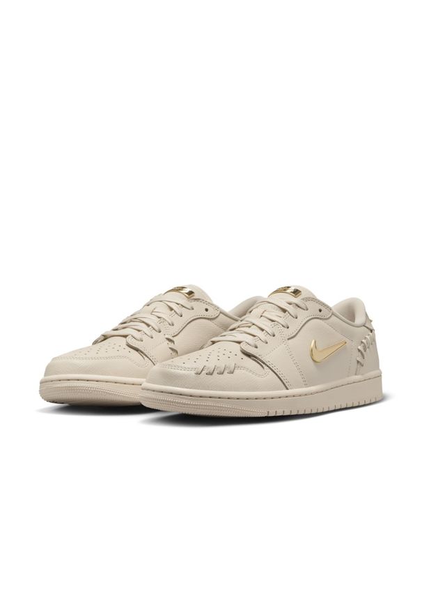 Nike Air Jordan 1 Low MM Legend Light Brown Sneakersy damskie. Okazja: na co dzień. Kolor: beżowy. Materiał: skóra. Szerokość cholewki: normalna. Model: Nike Air Jordan