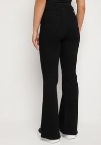 Born2be - Czarne Jeansy Dzwony z Regularnym Stanem Sarkke. Okazja: na co dzień, na spacer. Kolor: czarny. Styl: klasyczny, casual, elegancki #4