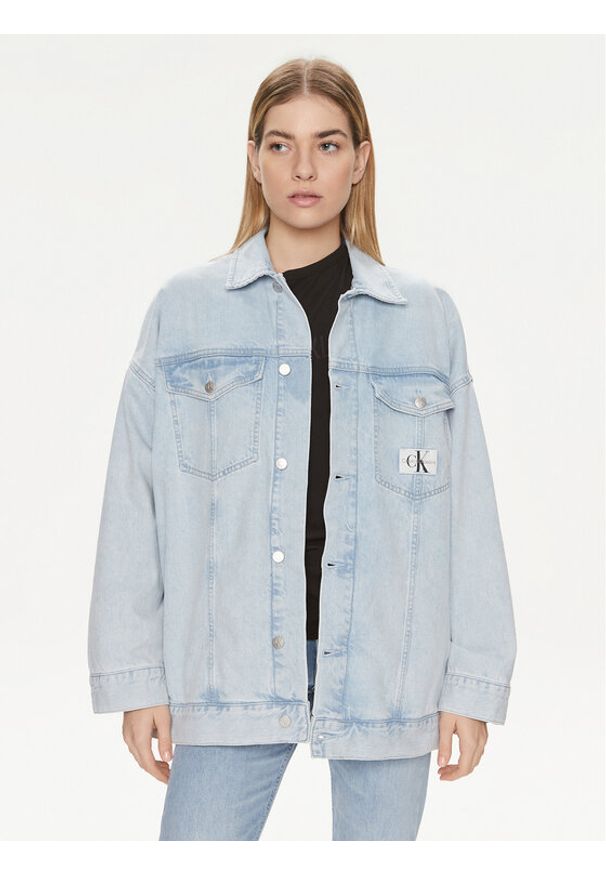 Calvin Klein Jeans Kurtka jeansowa J20J222791 Niebieski Oversize. Kolor: niebieski. Materiał: bawełna